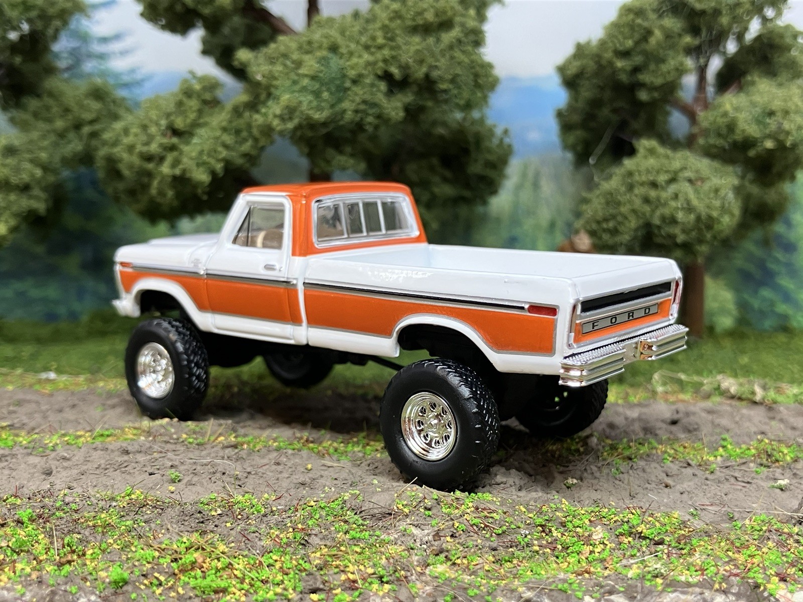 1977 Ford F-150 Ranger Explorer Lifted 4×4 Truck 1/64 Diecast Custom Greenlight