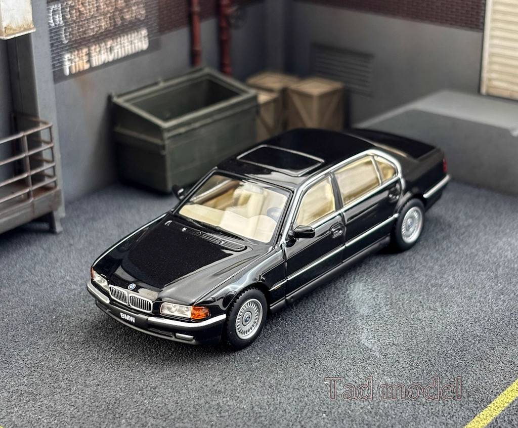 AR 1:64 Black BMW 750iL E38 Luxury Sedan Sports Model Diecast Metal Car
