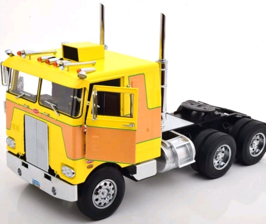 ROAD KINGS PETERBUILT 352 PACEMAKER YELLOW/BROWN BRAND NEW IN UNOPENED BOX…
