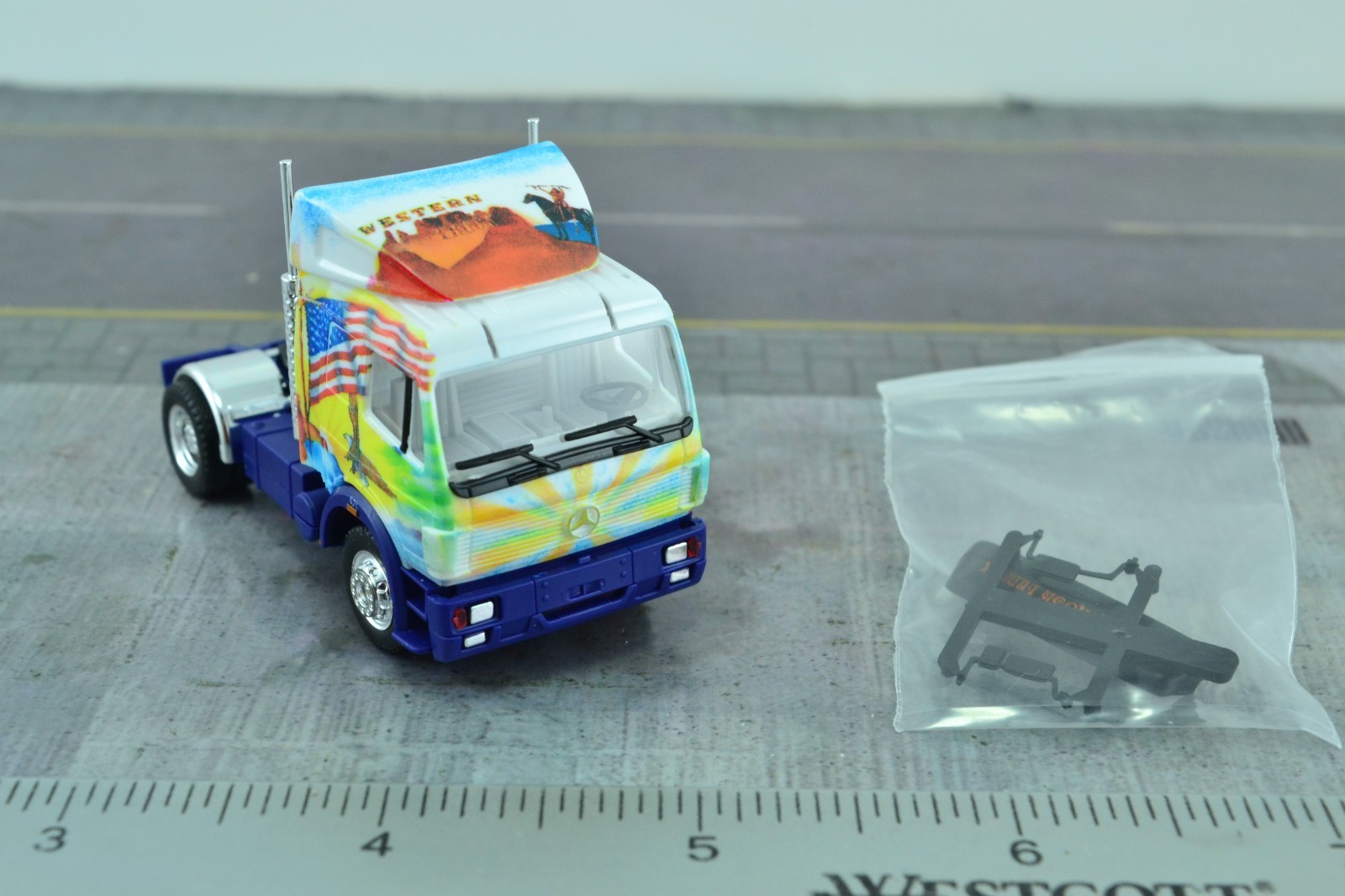Herpa Mercedes Tractor Unit Truck America Theme Flag 1:87 HO Scale (HO5321)