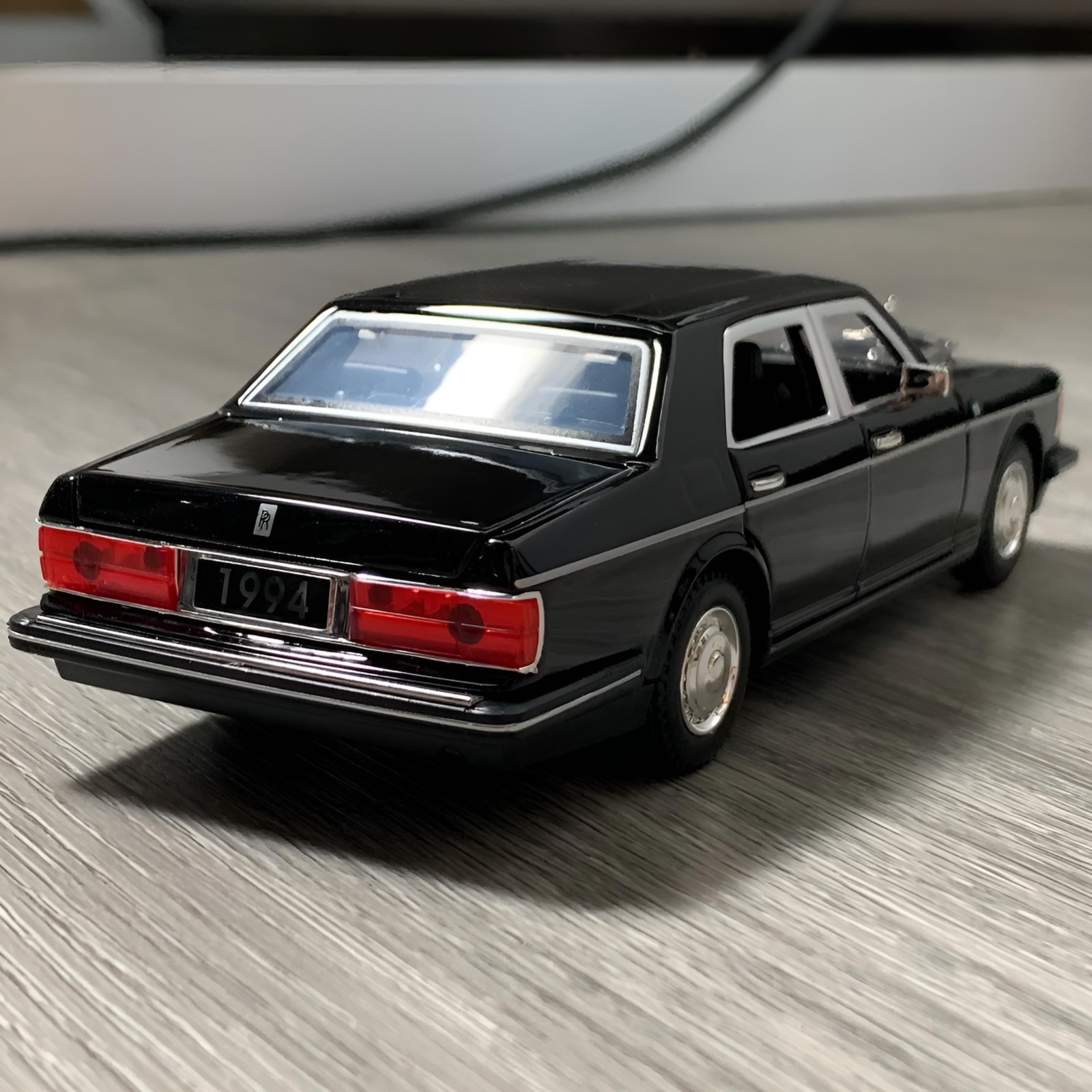 1:32 Vintage 1994 Rolls Royce Silver Spur Diecast-A Collectible Light Sound Toy