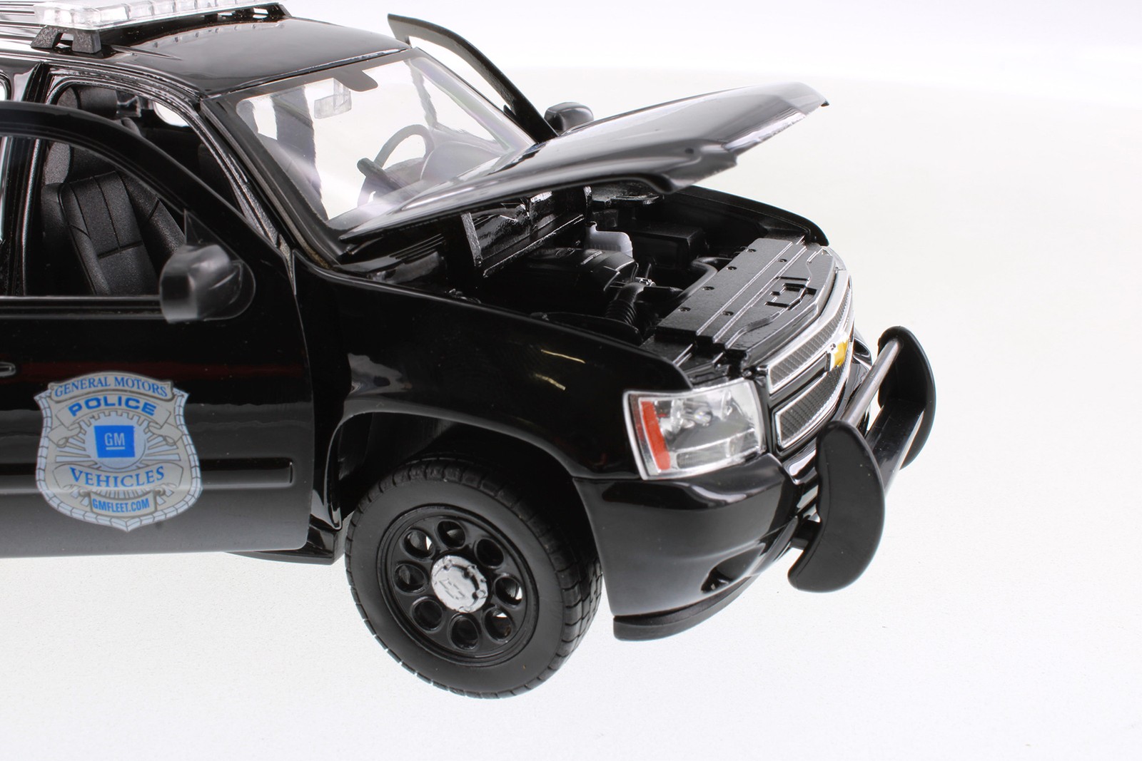 BOX OF 4 2008 CHEVY TAHOE GENERAL MOTORS POLICE 1/24 DIECAST CAR 22509BP/4D