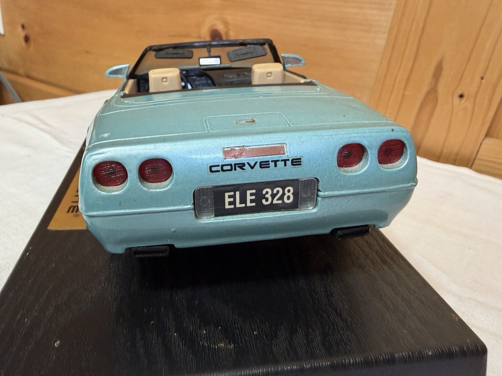 Maisto 1996 Blue Convertible Corvette 1:18 Die Cast Car With Stand