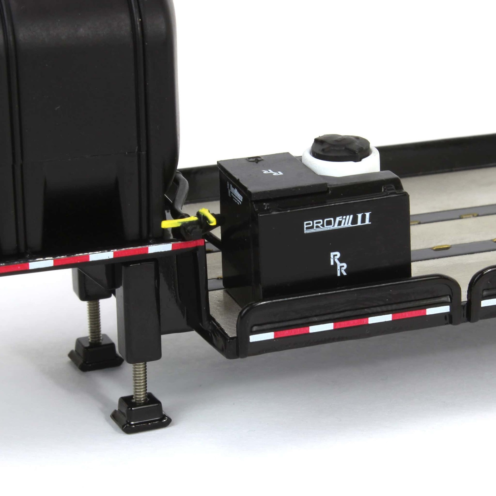 1/64 RoadRuner Manufacturing Model 4000 Sprayer Trailer Diecast Masters 71127