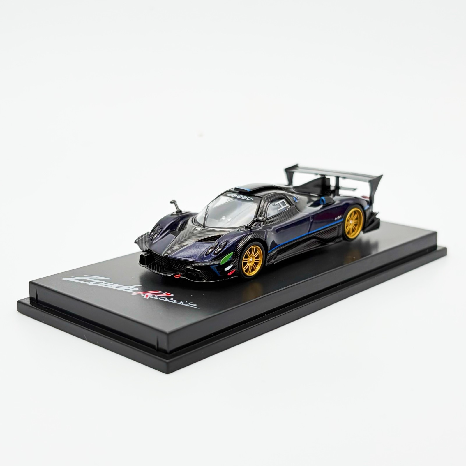 CM-Model 1:64 Pagani Zonda Revlucion – Metallic blue with Carbon Fiber