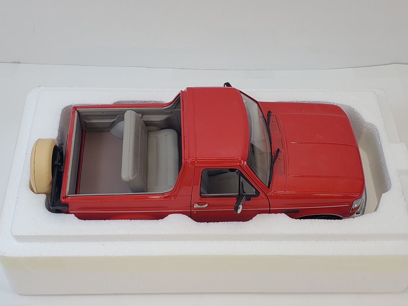 Greenlight 1994 Ford Bronco Eddie Bauer Edition Electric Red & Bronze 1/18