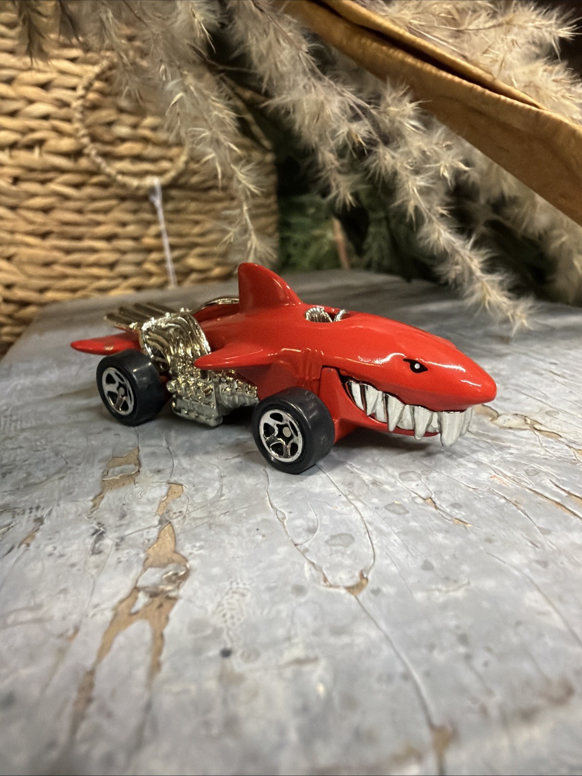 Hot wheels Hotwheels Honey We Shrunk Ourselves Red Sharkruiser 1997 Chrome Teeth