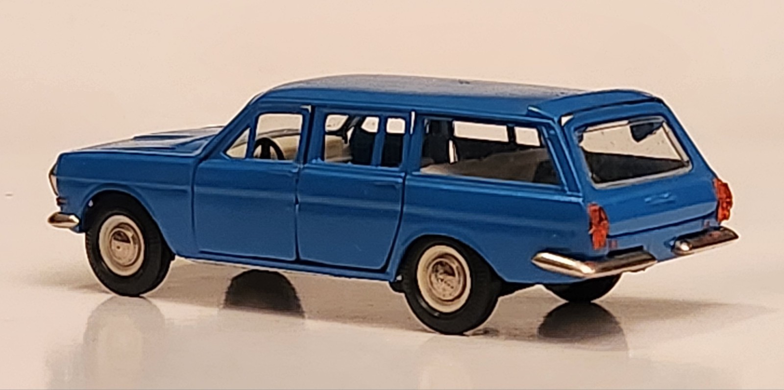 Volga-Gaz 24-02 Station Wagon. LOOSE, no box. Near Mint Condition. 1/43