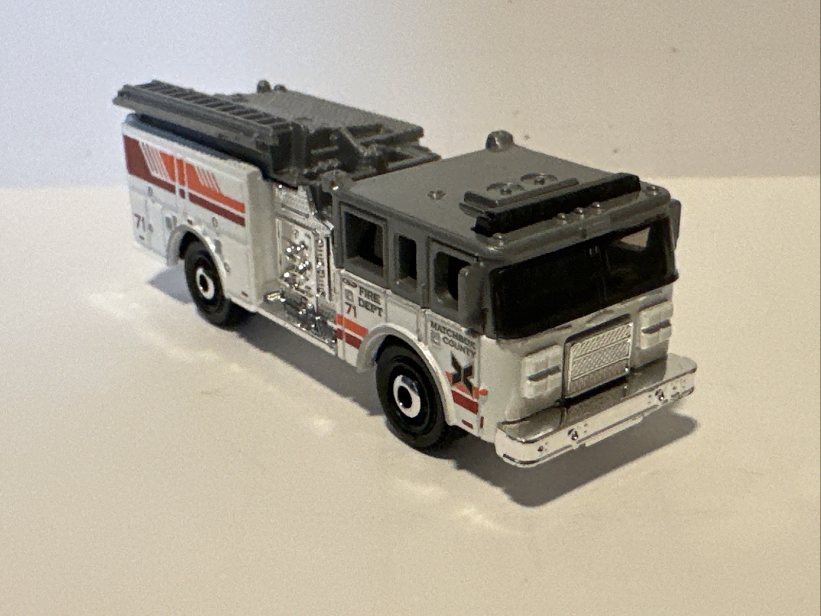 2023 White Pierce Arrow XT Matchbox County Fire Engine Truck Toy Car Gift Kid