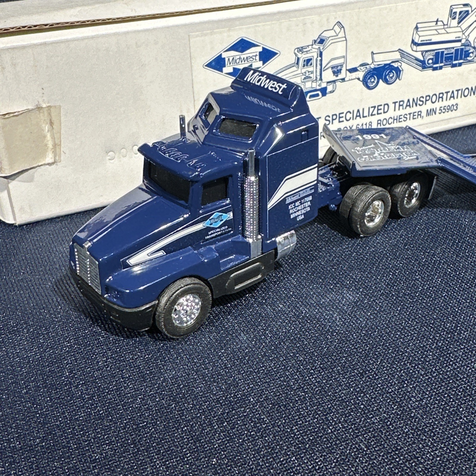 1:64 Ertl Kenworth Midwest Specialized Transportation Lowboy/John Deere 690c NIB