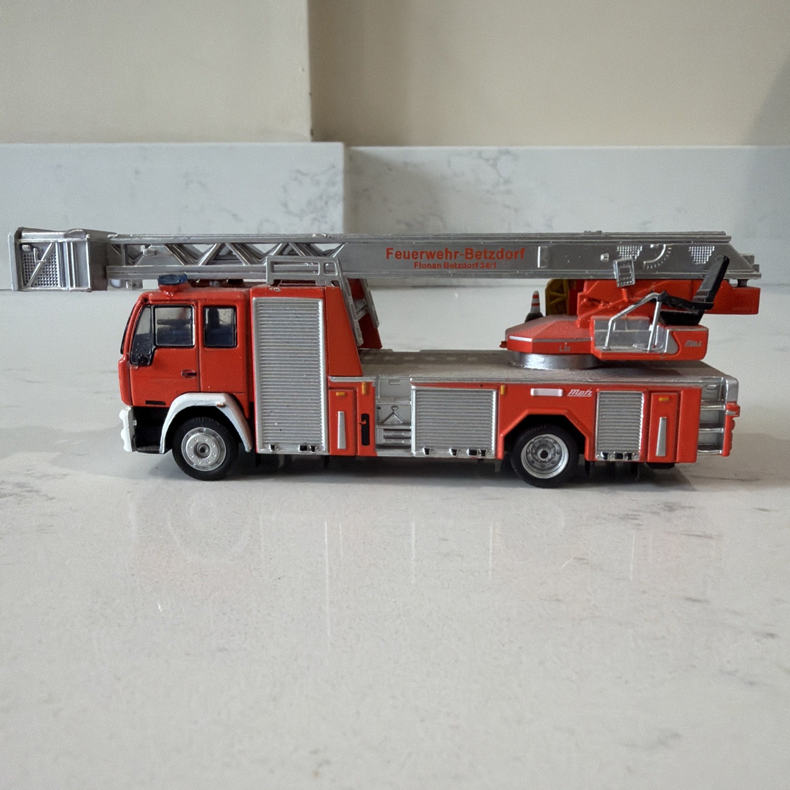 Atlas 1/72 Metz DLK 23-12 MAN LE 15.280 Fire Engine Diecast Limited Edition