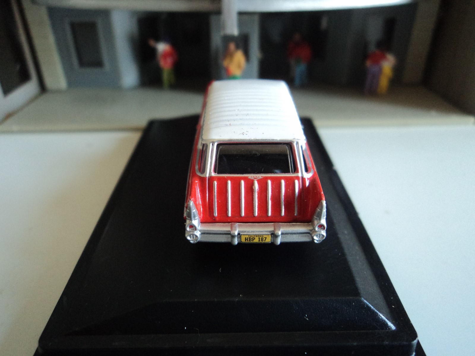Oxford 1957 CHEVROLET NOMAD Red and White 1/87 HO diecast car GM