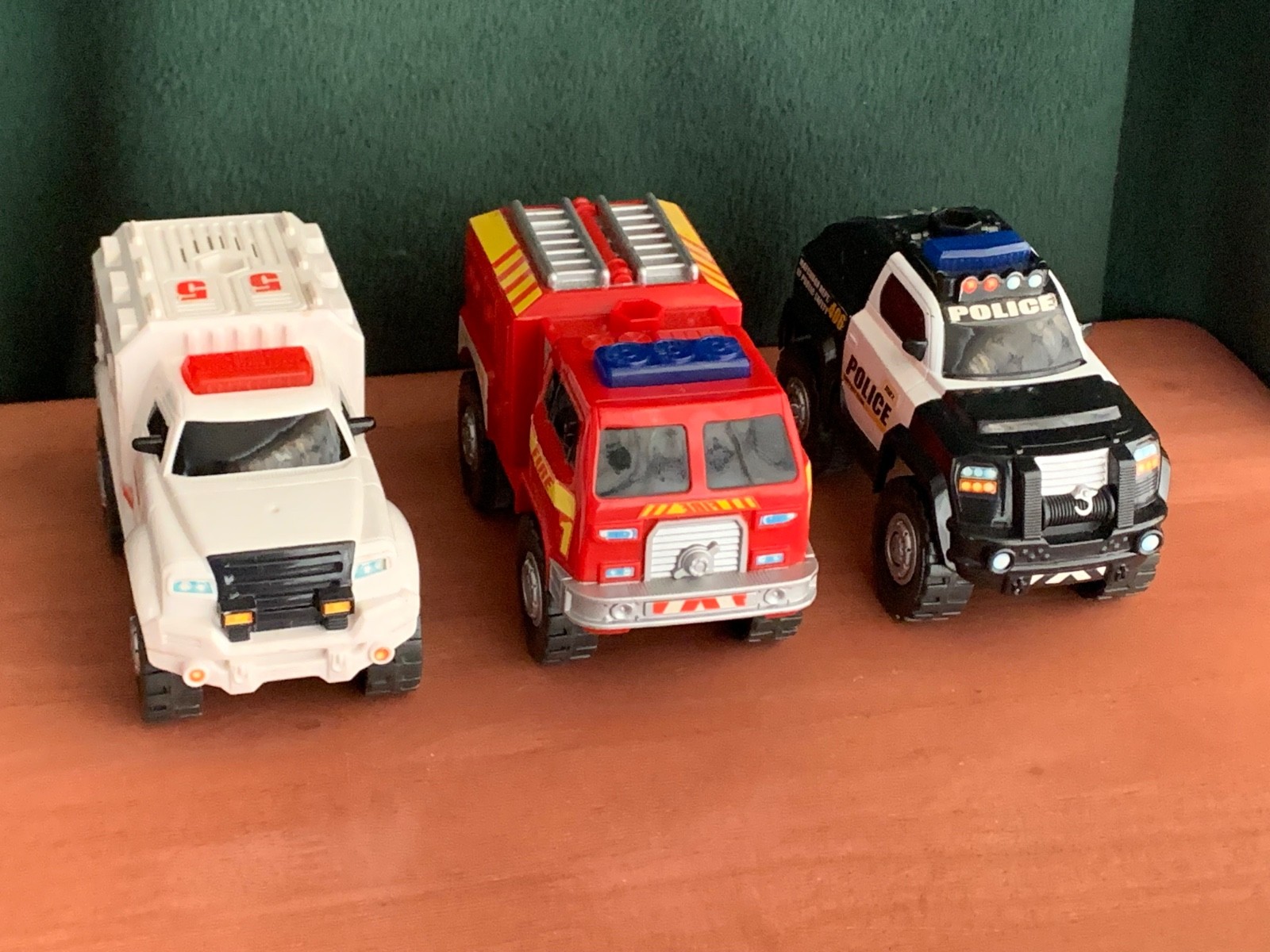 Matchbox Triple Truck Pack 2008 Police Fire Truck Ambulance with Lights & Sounds