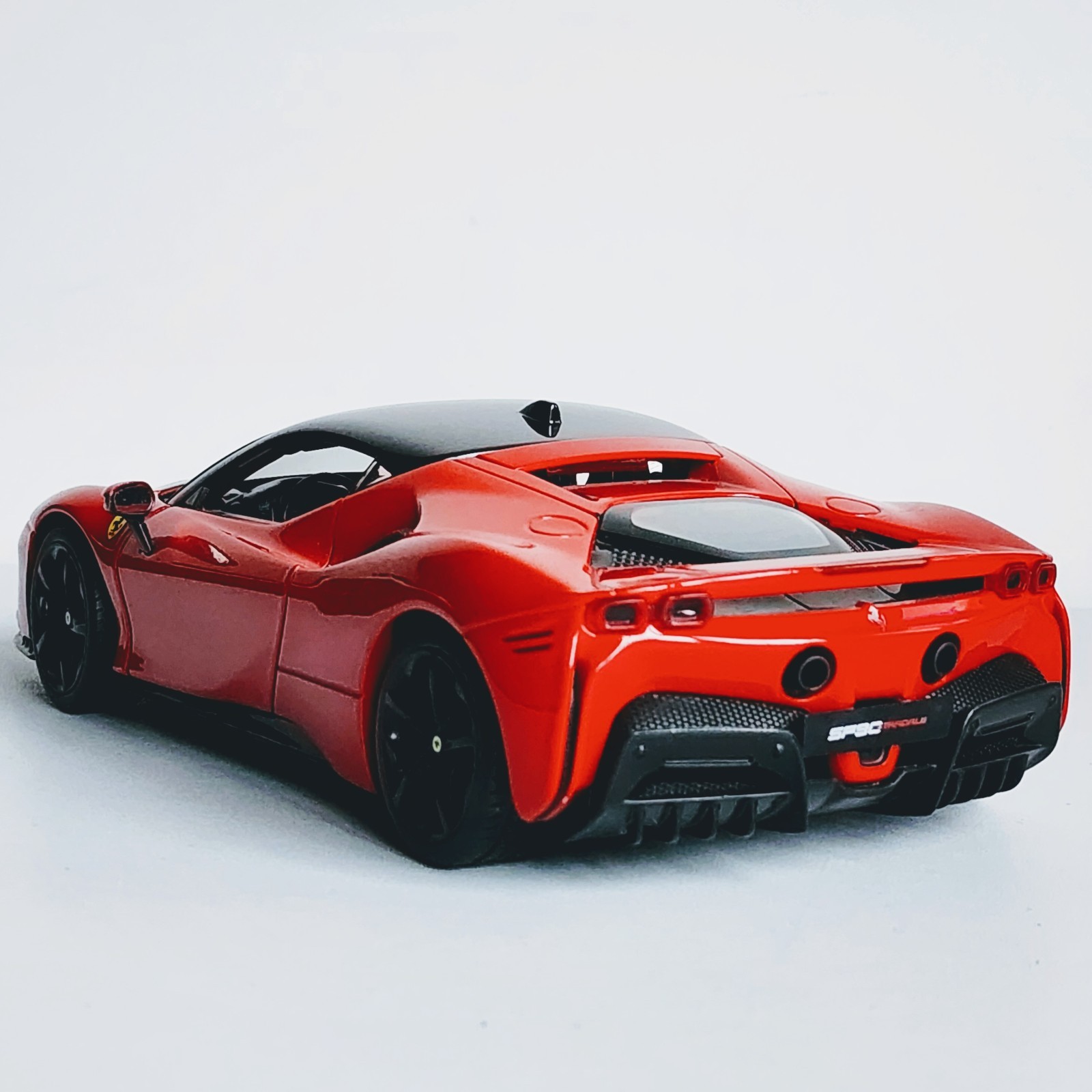 Maisto Special Edition Ferrari SF90 Stradale Red 1:18 Diecast