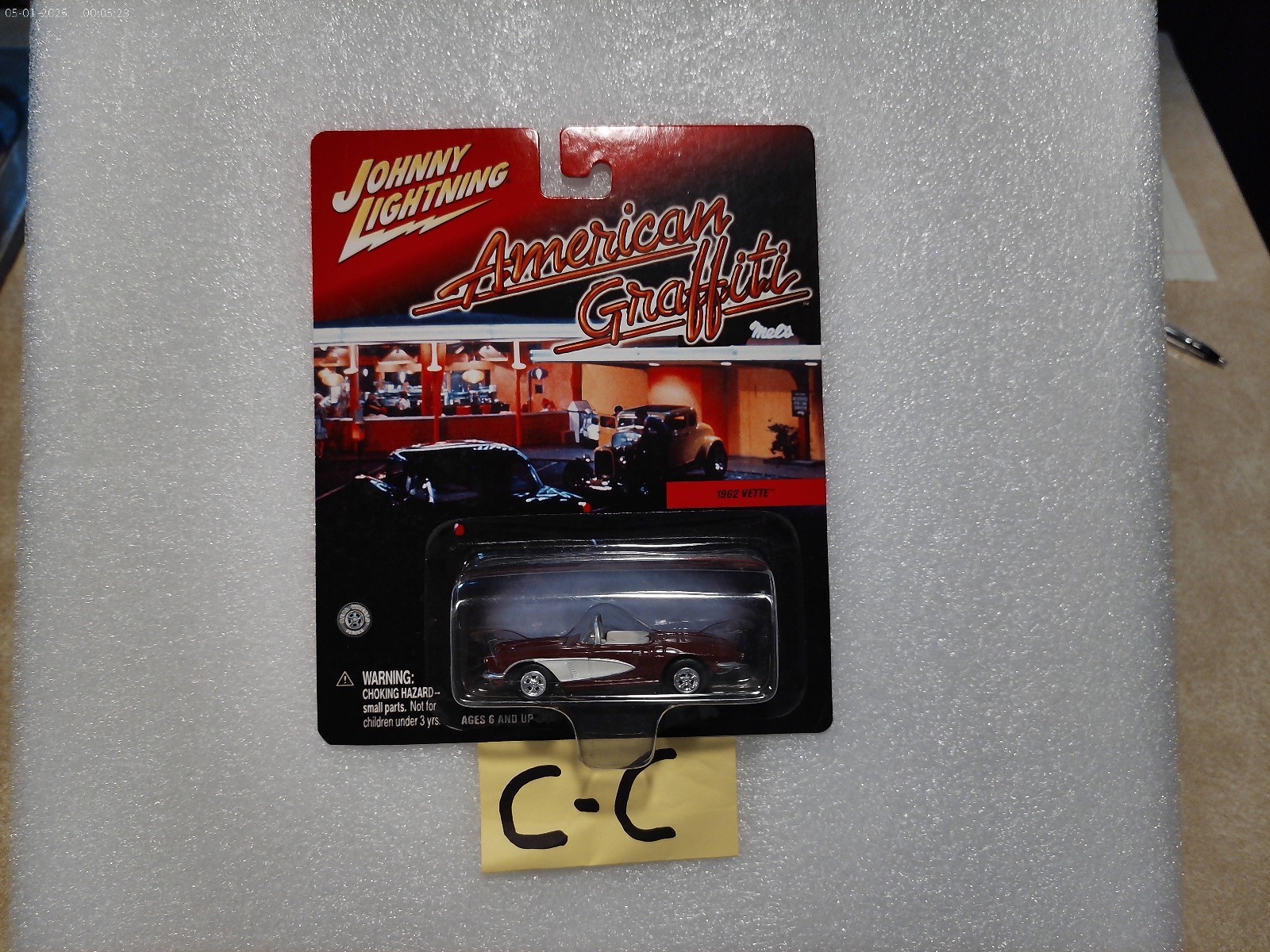 JOHNNY LIGHTNING CHEVY CORVETTE 1962 AMERICAN GRAFFITI CONVERTIBLE NEW 1:64 JL