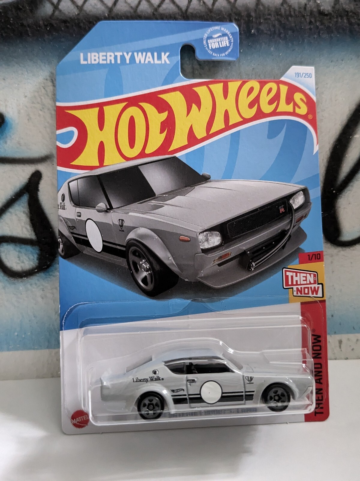 Hot Wheels 1:64 Then and Now Nissan Skyline 2000GT-R LBWK