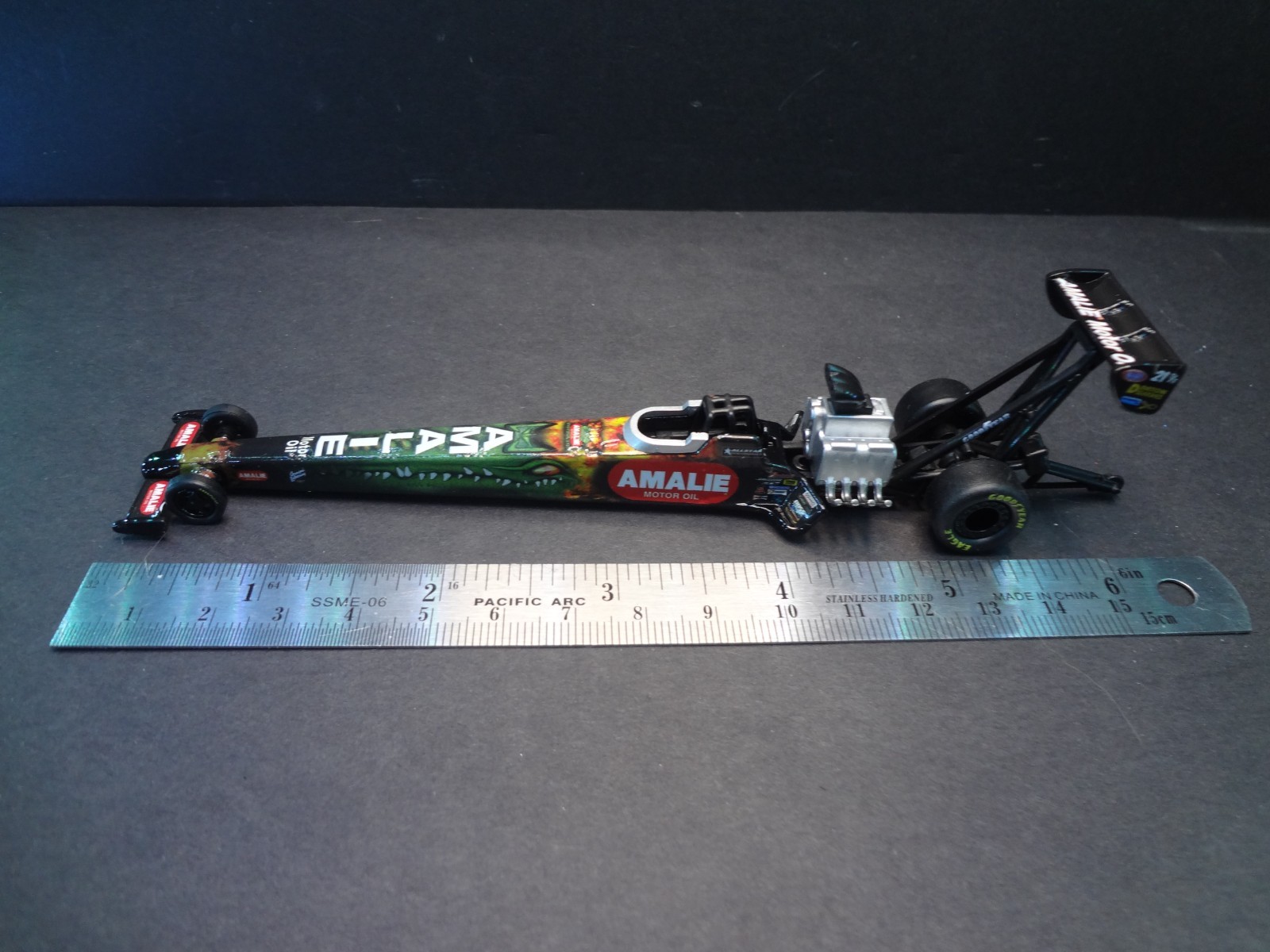 Auto World Amalie Motor Oil Terry McMillen NHRA Top Fuel Dragster – 1:64