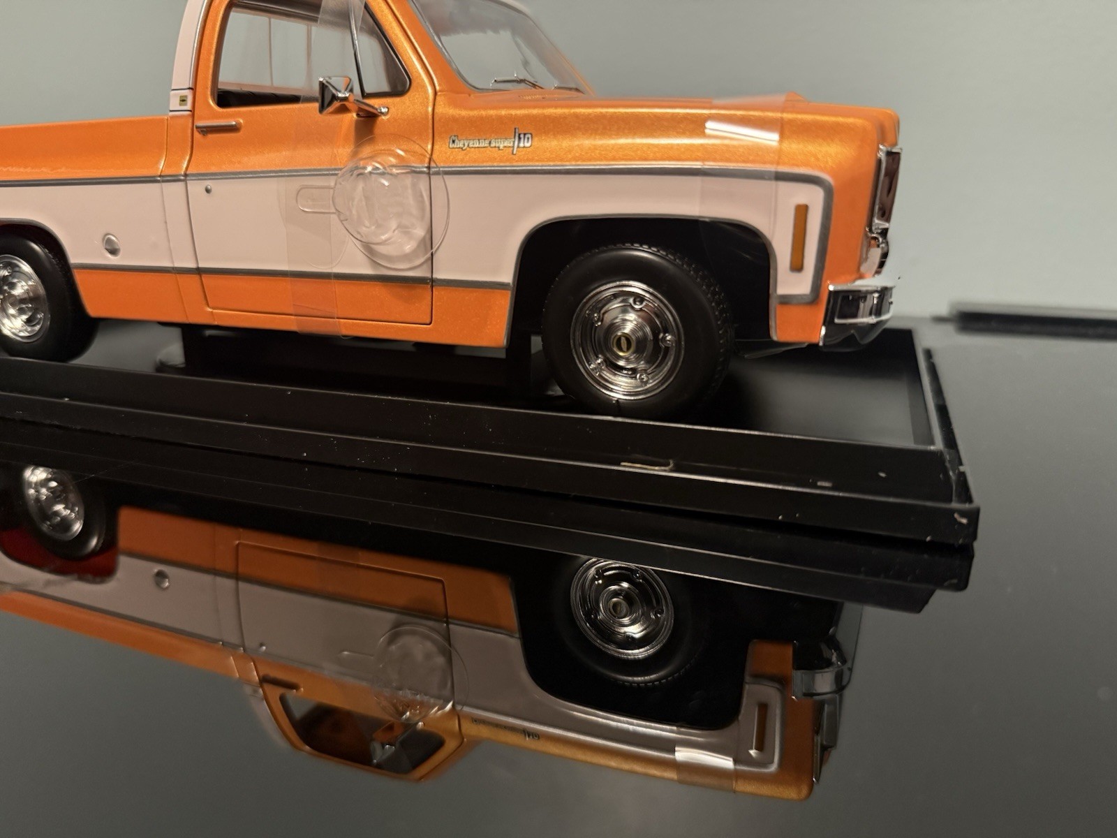 Maisto 1/18 Chevy C10 Cheyenne Super Pickup Truck Orange Two-Tone New In Box