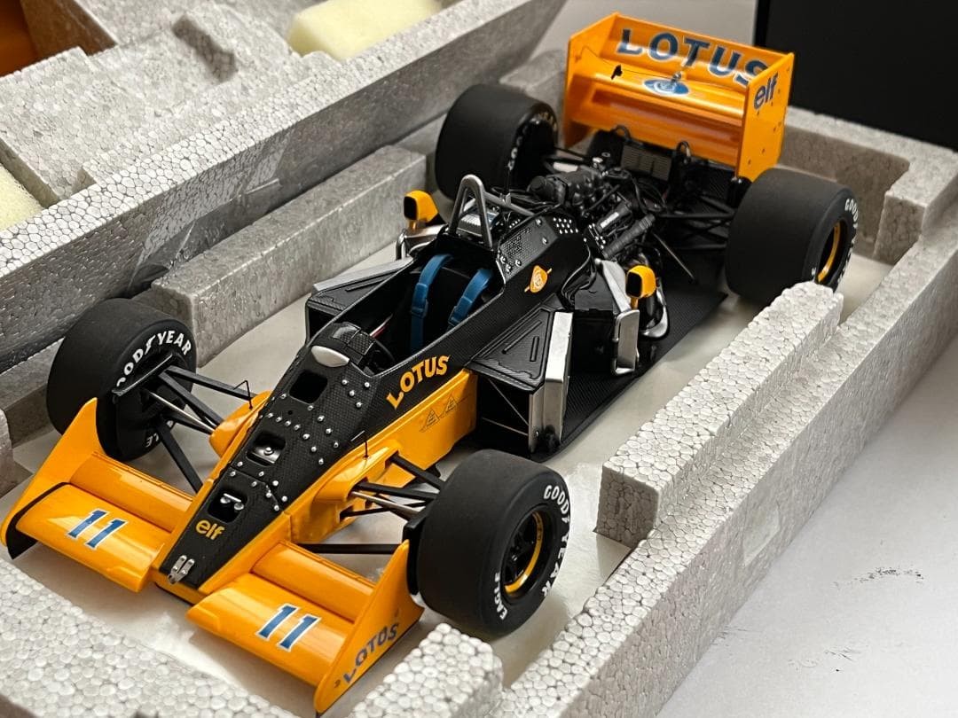 AUTOart 1/18 88726 Team Lotus Type 99T F1 1987 S.Nakajima #11 Diecast Model Used