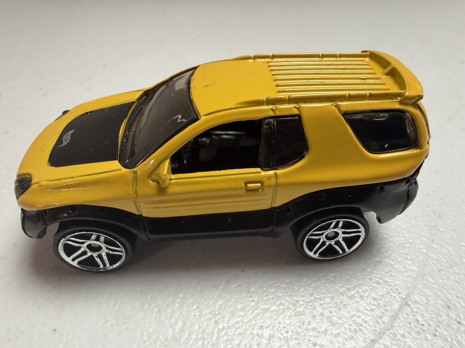 Hot Wheels Isuzu VehiCROSS 2001 Mainline #144 Yellow PR5s CLEAN COMBINE SHIPPING