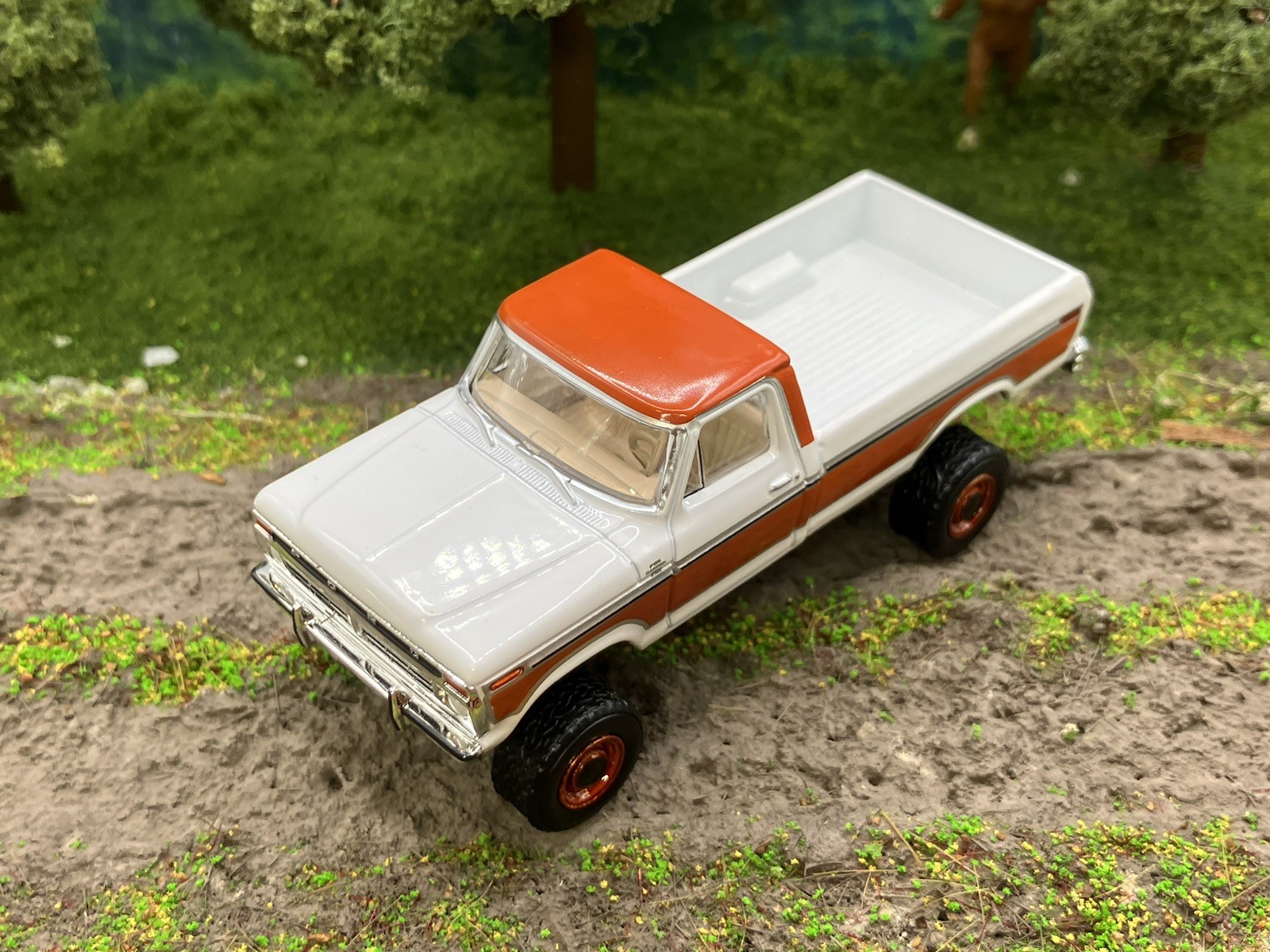 1977 Ford F-150 Ranger Explorer Lifted 4×4 Truck 1/64 Diecast Custom Greenlight