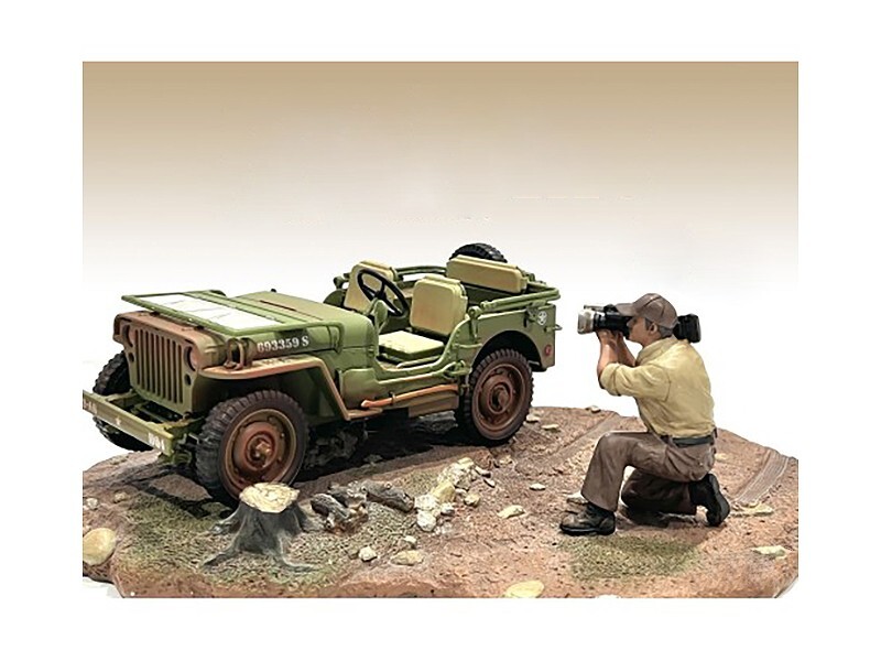 “4X4 MECHANIC” FIGURE 7 FOR 1/18 SCALE MODELS BY AMERICAN DIORAMA 18017