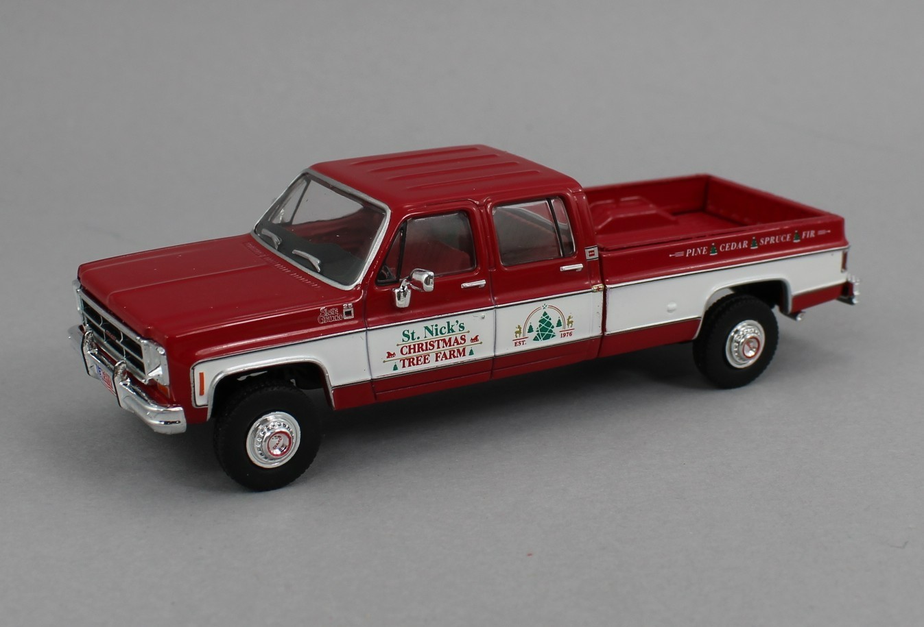1:64 IXO Models *RED & WHITE* 1976 GMC Sierra K2500 ST NICKS CHRISTMAS TREE FARM