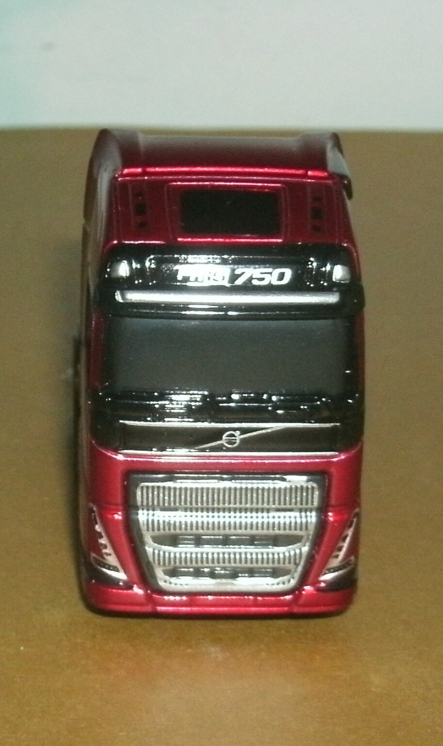 1/87 HO Scale Volvo FH16 750 COE Tractor Unit Diecast Truck Replica – Maisto