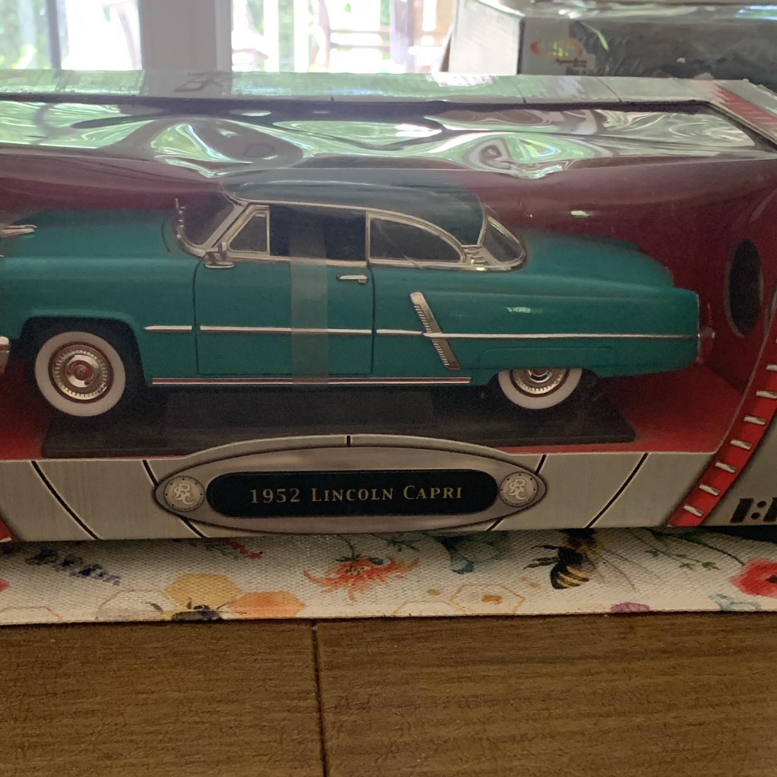 Road Signature 1:18 1952 Lincoln Capri Diecast Car Green Unopened Box NIB