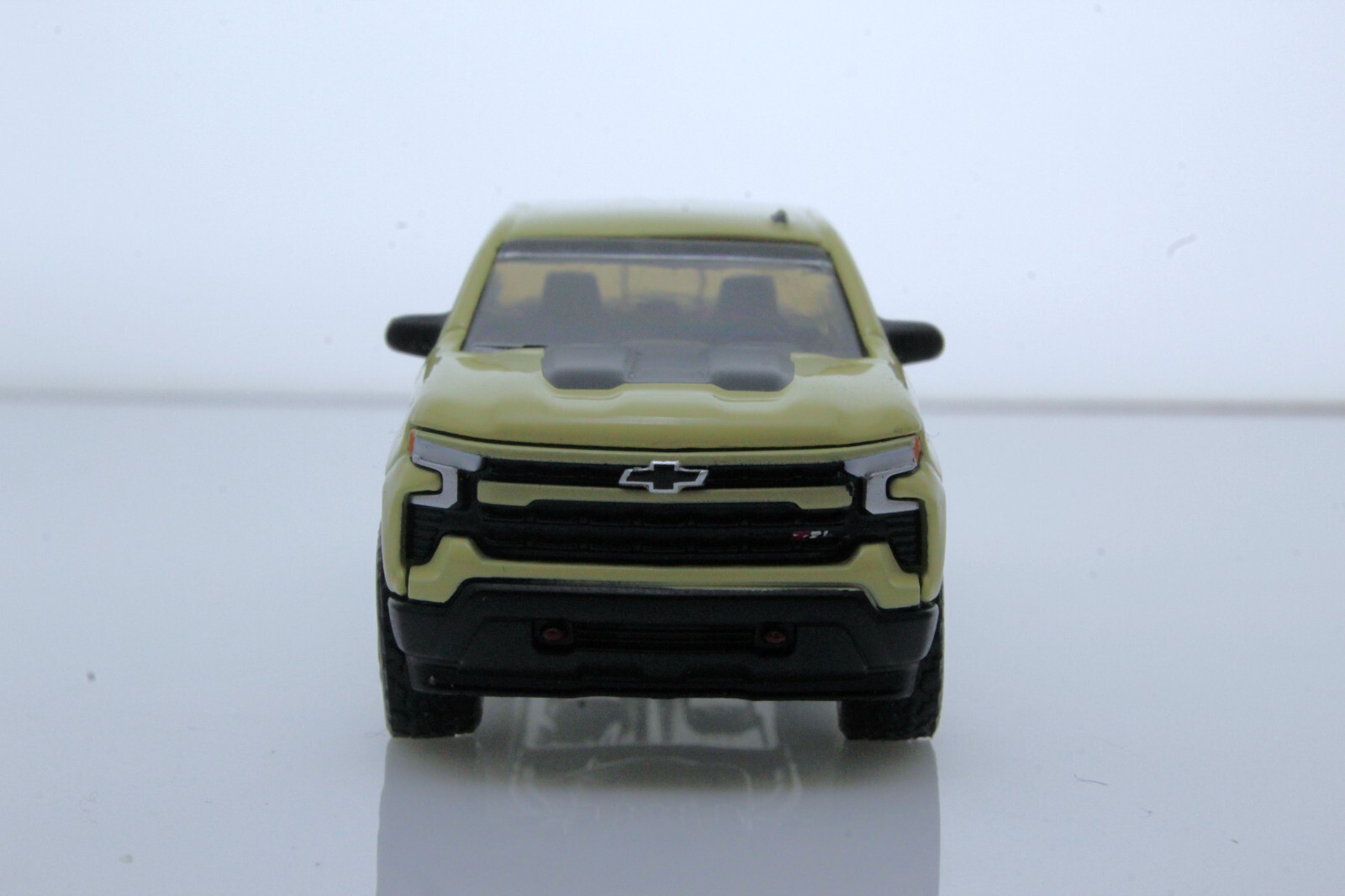 2023 Chevy Silverado 1500 Trail Boss Off-Road Pickup Truck 164 Diecast Model Tan