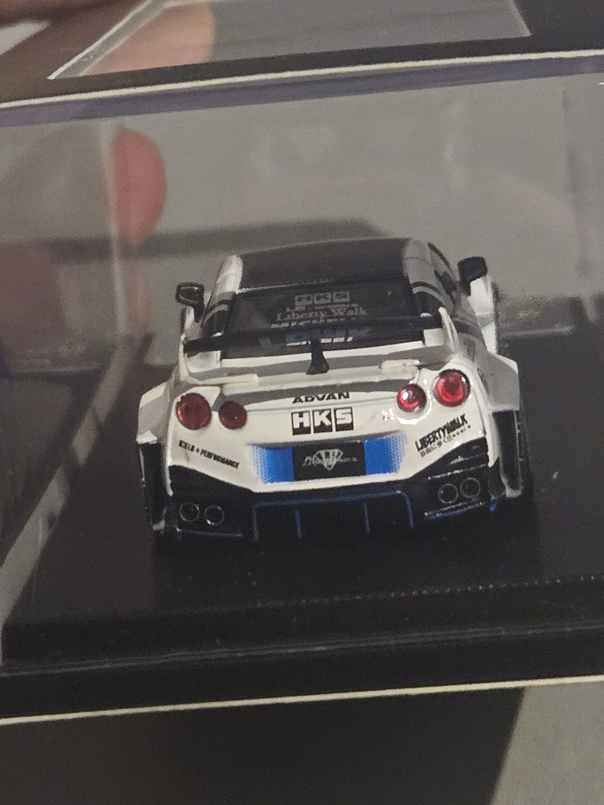 MC 1:64 Nissan GTR 35GT-RR White/Black LB-Silhouette LIMITED EDITION