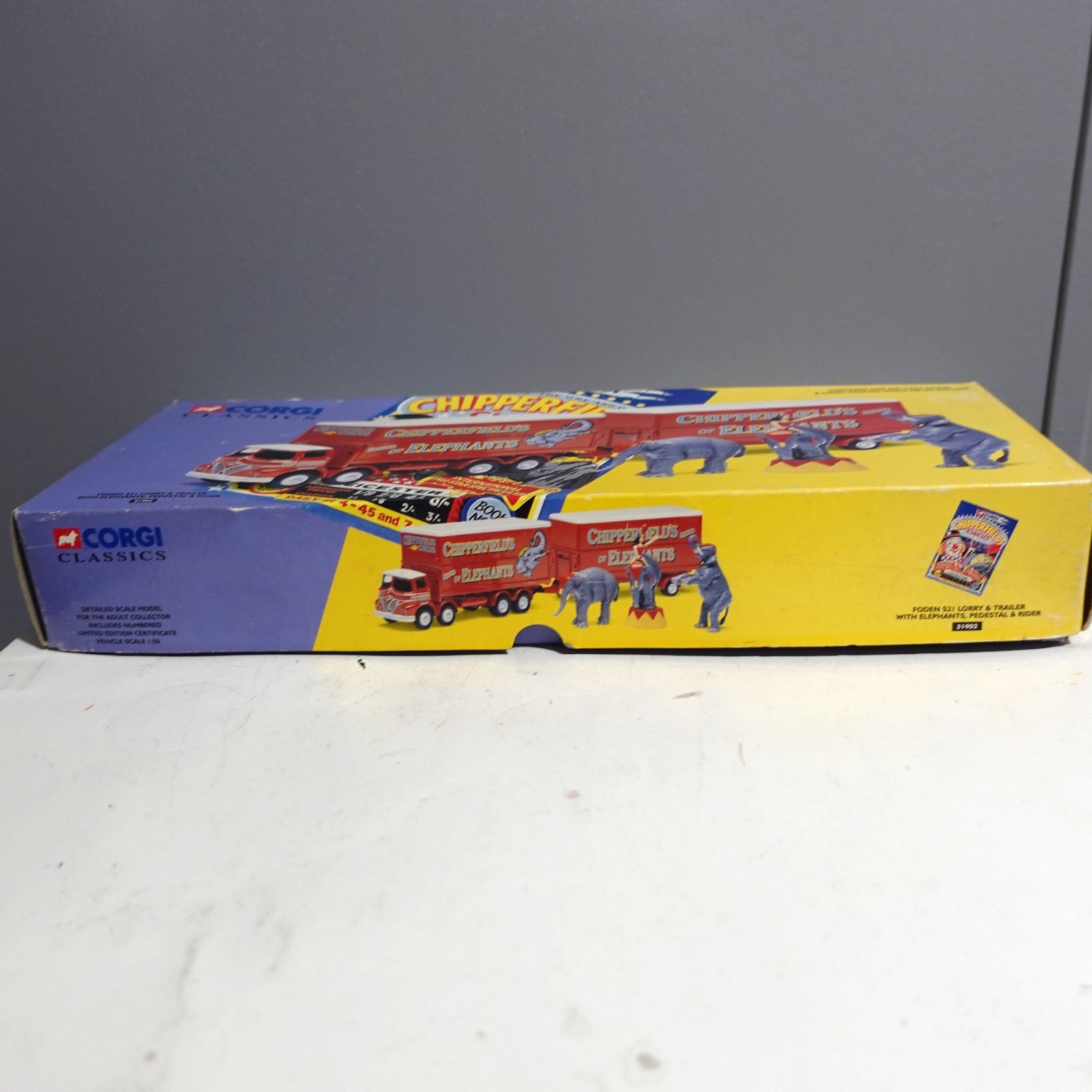 Corgi Diecast 31902 Chipperfields Foden S21 Lorry & Trailer With Elephants