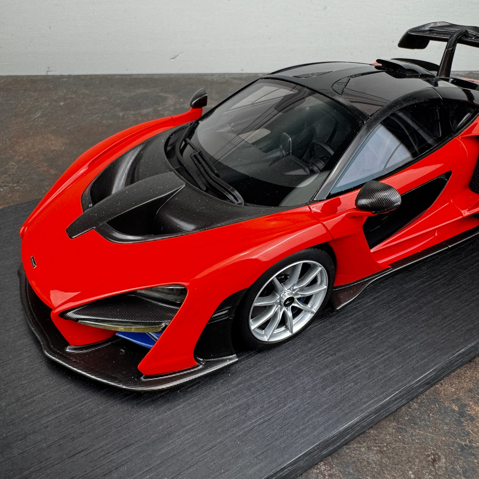 TRUESCALE MINIATURES – McLAREN SENNA 1:18 Mira Orange – No. 180EMI5