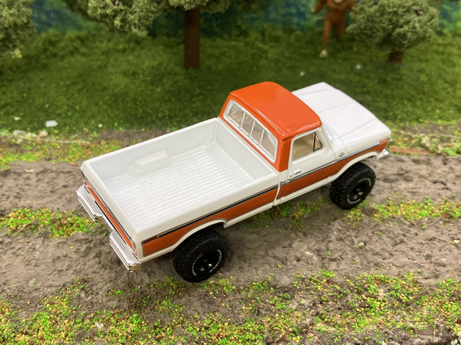 1977 Ford F-150 Ranger Explorer Lifted 4×4 Truck 1/64 Diecast Custom Greenlight