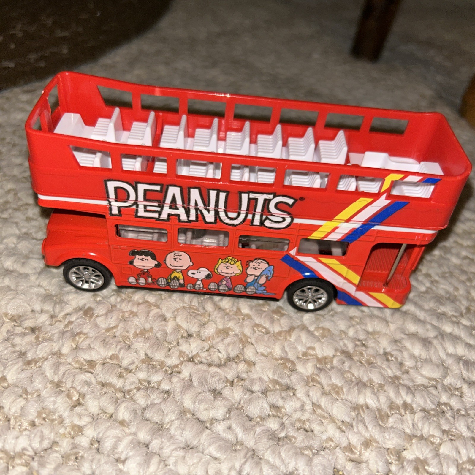 PEANUTS GANG CHARLIE BROWN 5″ DIE CAST RED DOUBLE DECKER BUS