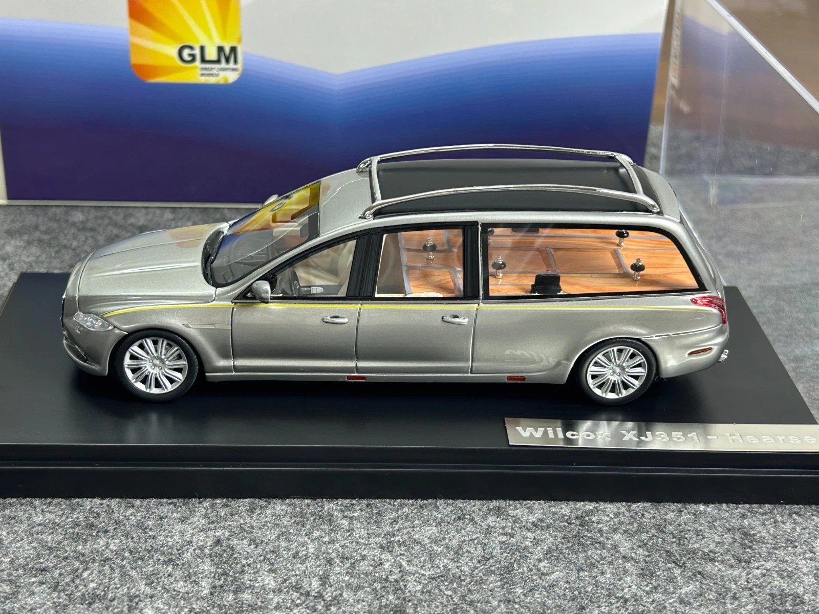 GLM 1/43 Jaguar XJ (X351) Hearse Wilcox Eagle Resin Car Model Silver Collection