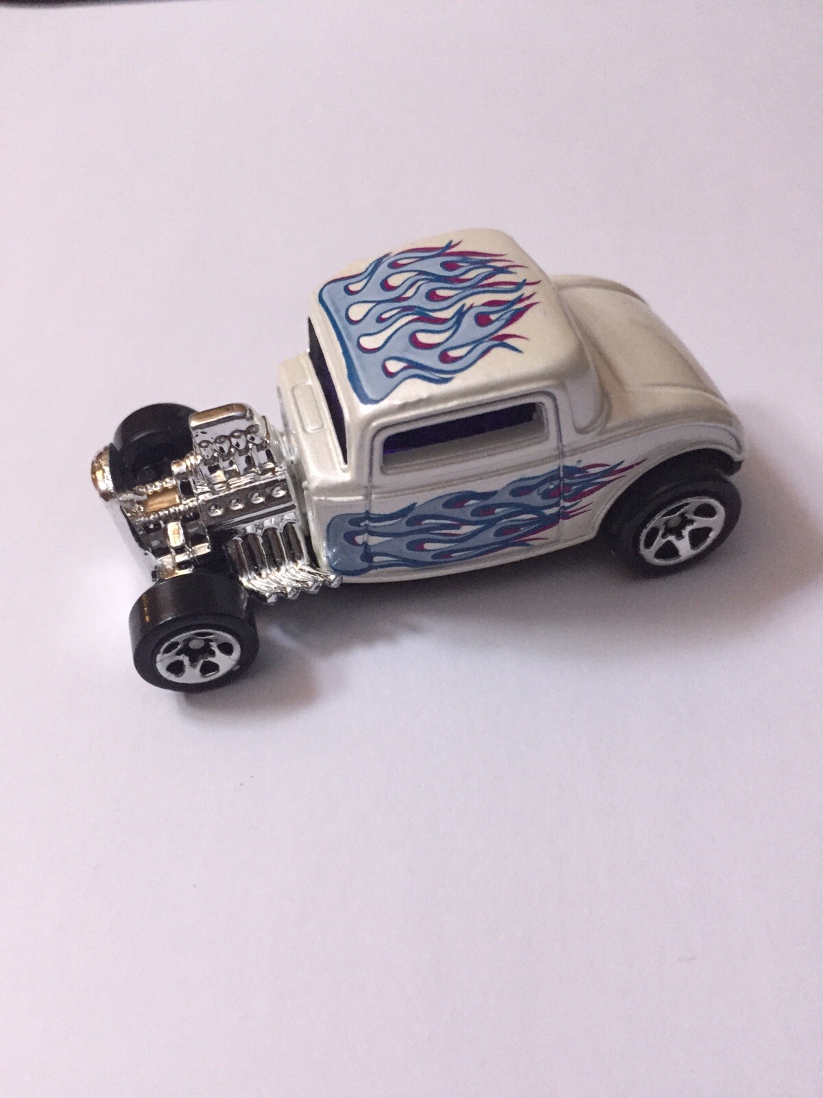 1997 HOT WHEELS 1932 32 FORD WHITE WITH FLAMES EXCLUSIVE COOL CUSTOM LOOK! HTF