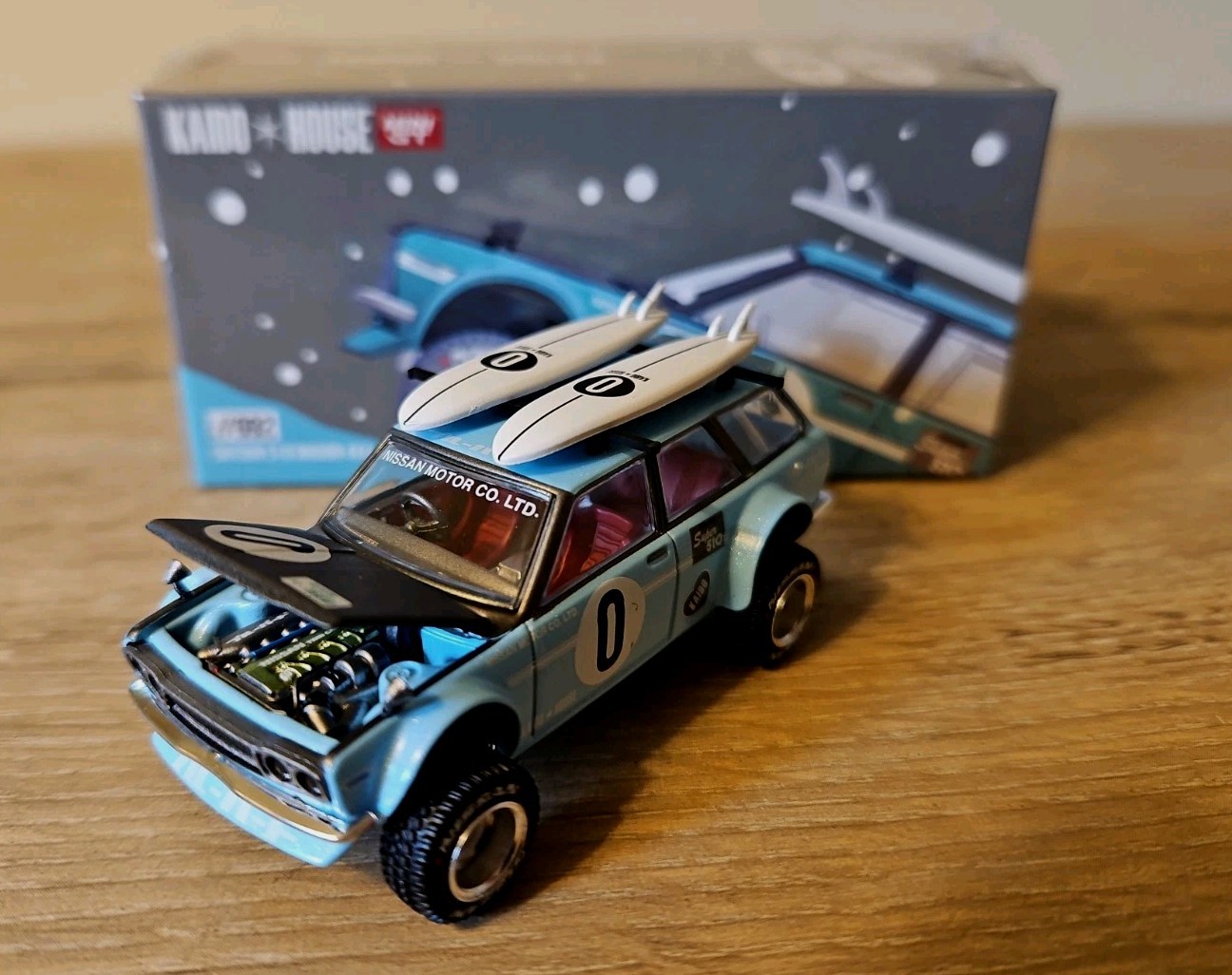 1:64 MINI GT Kaido House Datsun 510 Wagon 4×4 Winter Holiday Ed #092