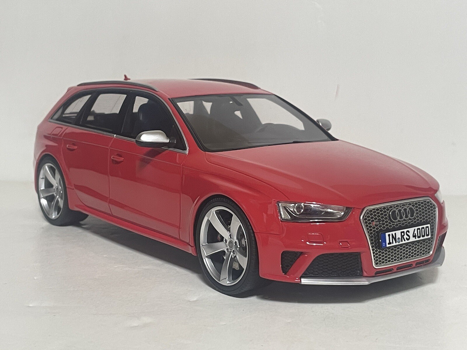 GT Spirit 1/18 Audi (B8)RS4 Avant Red 2013(GT016A)
