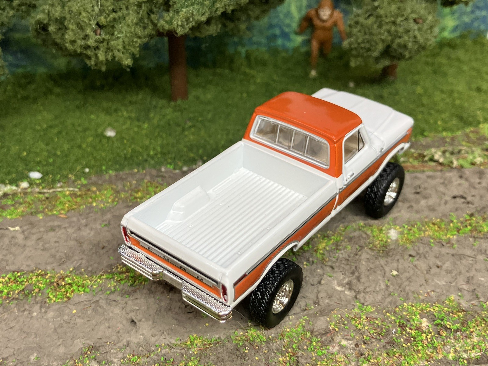 1977 Ford F-150 Ranger Explorer Lifted 4×4 Truck 1/64 Diecast Custom Greenlight