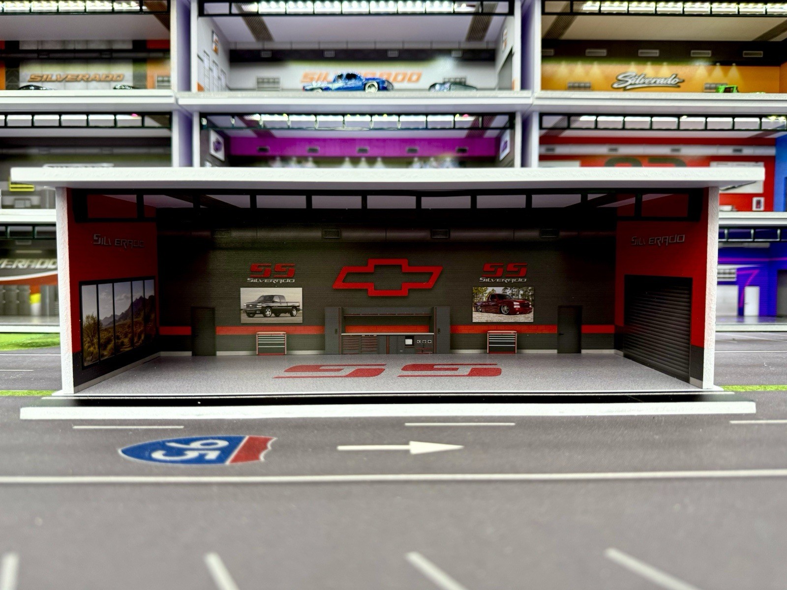 Silverado SS Themed Diorama 1:64 Scale Model Garage LED Lighting