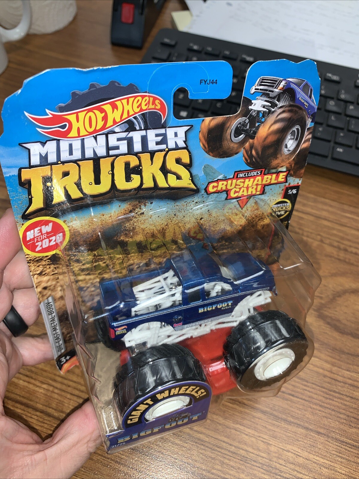 2020 Hot Wheels Monster Trucks Live Bigfoot Giant Wheels with Crushable Car