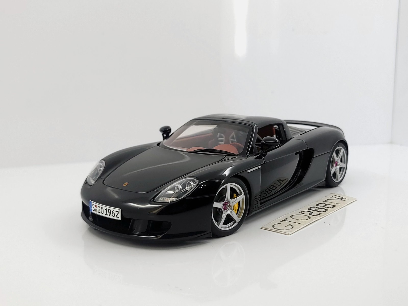 AUTOart 1:18 scale Porsche Carrera GT Black / Red Interior 78042 *AS IS*