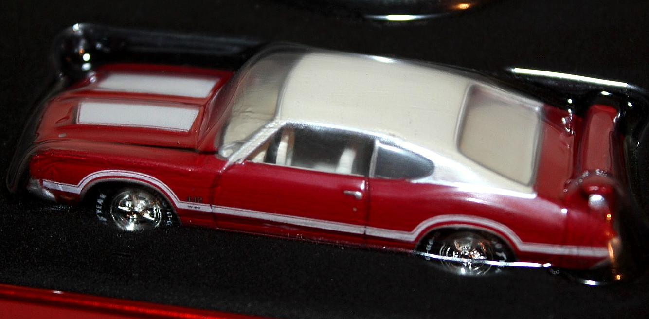 2005 – 1:64 Scale -Johnny Lightning Collector Club – 1971 Olds 442 W-30 – In Tin