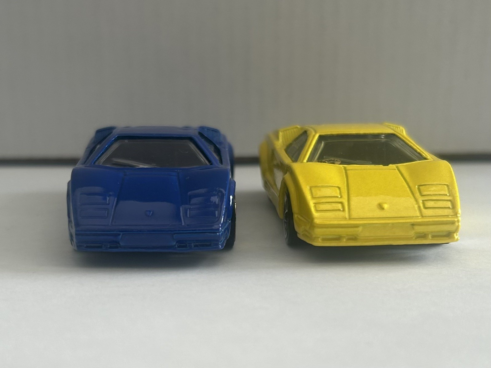 LOT OF 2 HOT WHEELS LAMBORGHINI COUNTACH BLUE AND YELLOW
