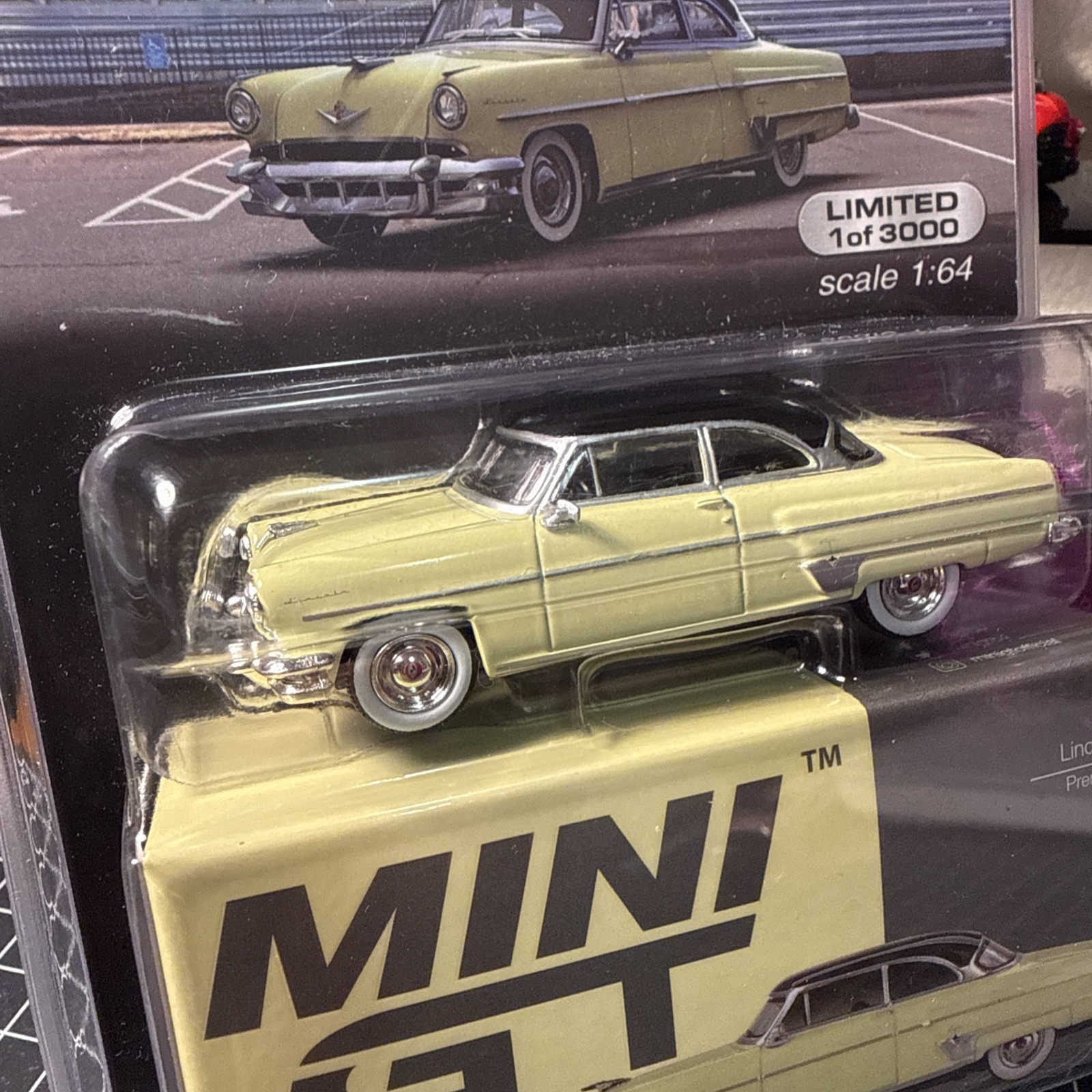 Mini GT 1:64 Lincoln Capri 1954 Premier Yellow #561 Dolly’s Diner
