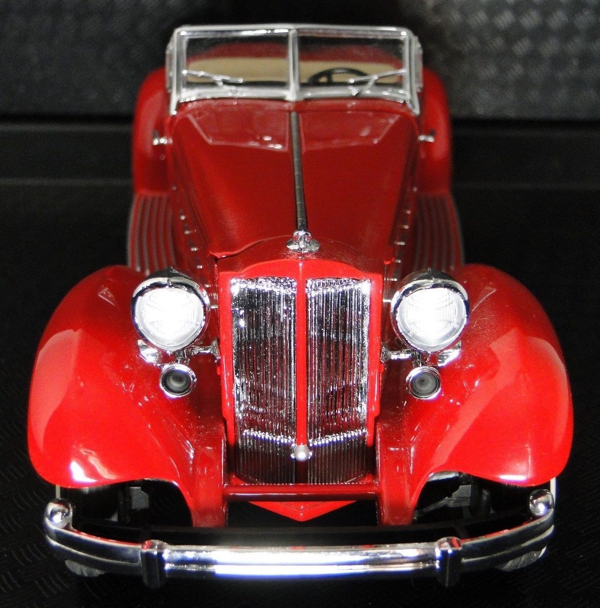 Classic Race Car Racing Racer Carousel Red 1 18Unique12Metal Diecast Model24