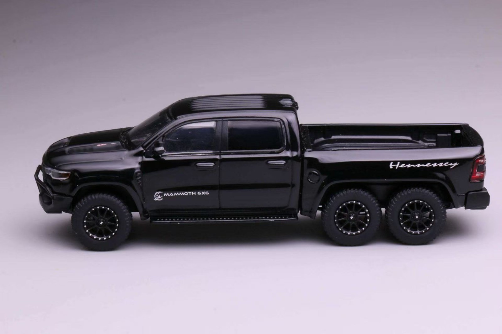 596 1:64 RAM TRX 6*6 Hennessey Mammoth Pickup Diecast Collect Car WITH LED LIGHT