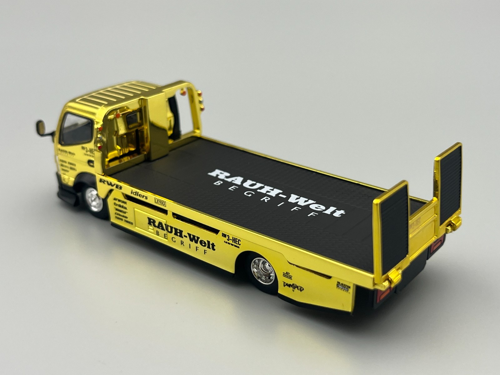 RWB 930 and Transporter Gold Porsche 911 HEC 2026 Exclusive Poprace 1/64 scale