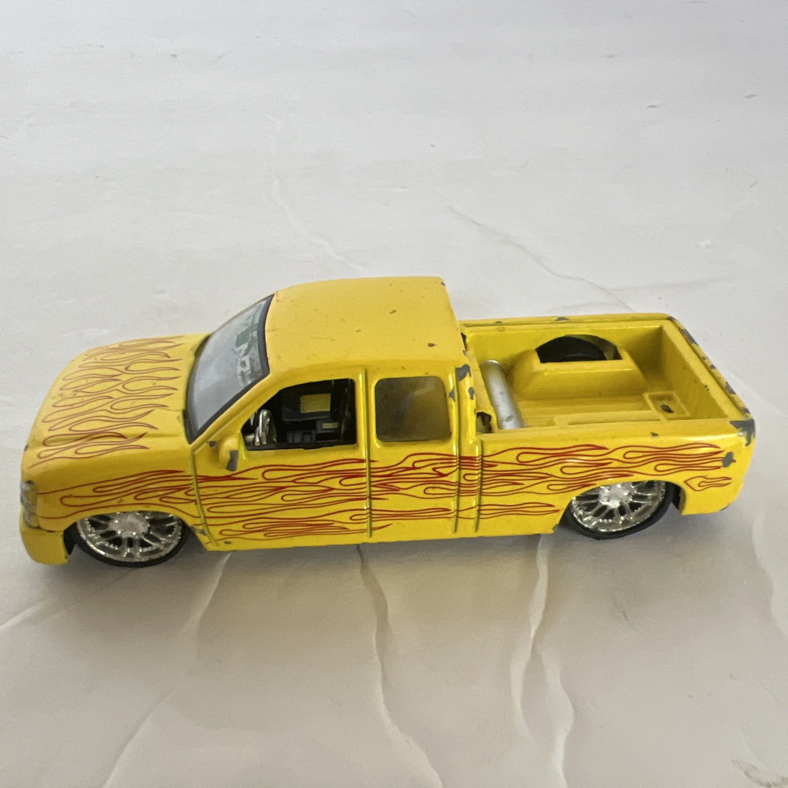 Malibu International 2004 Chevrolet Silverado SS Yellow Red Flames 1/64 Diecast